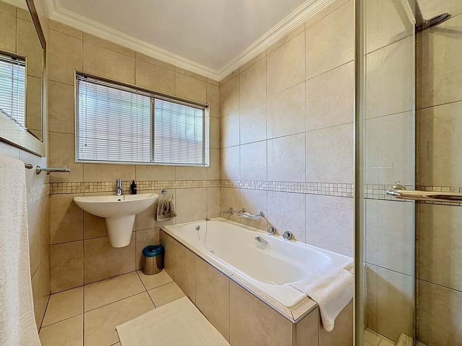 3 Bedroom Property for Sale in Faerie Glen Gauteng