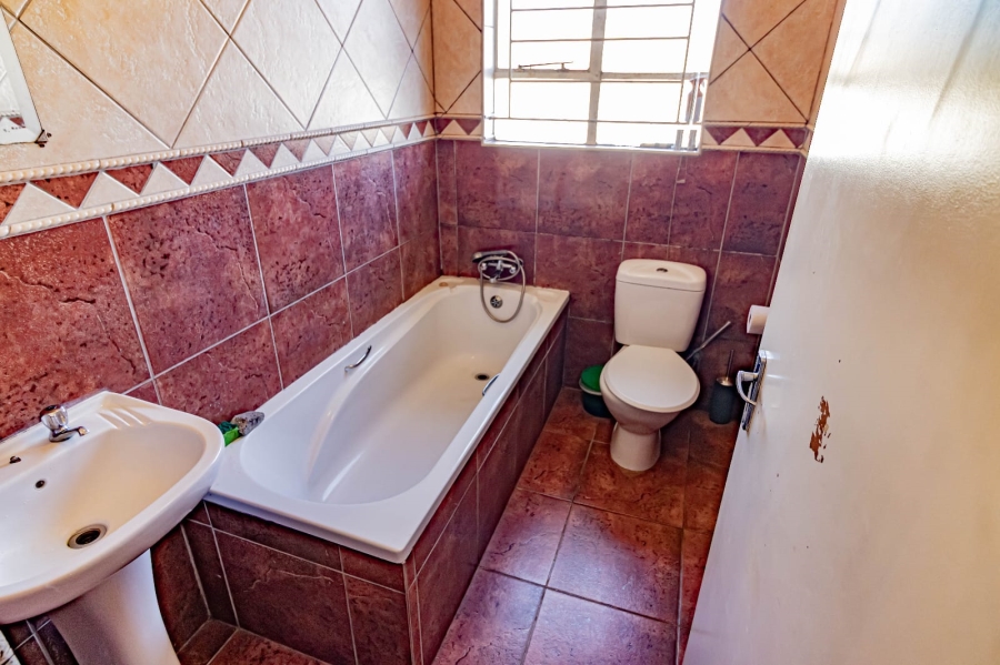 3 Bedroom Property for Sale in Birchleigh North Gauteng