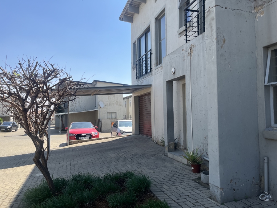 3 Bedroom Property for Sale in Albertsdal Gauteng