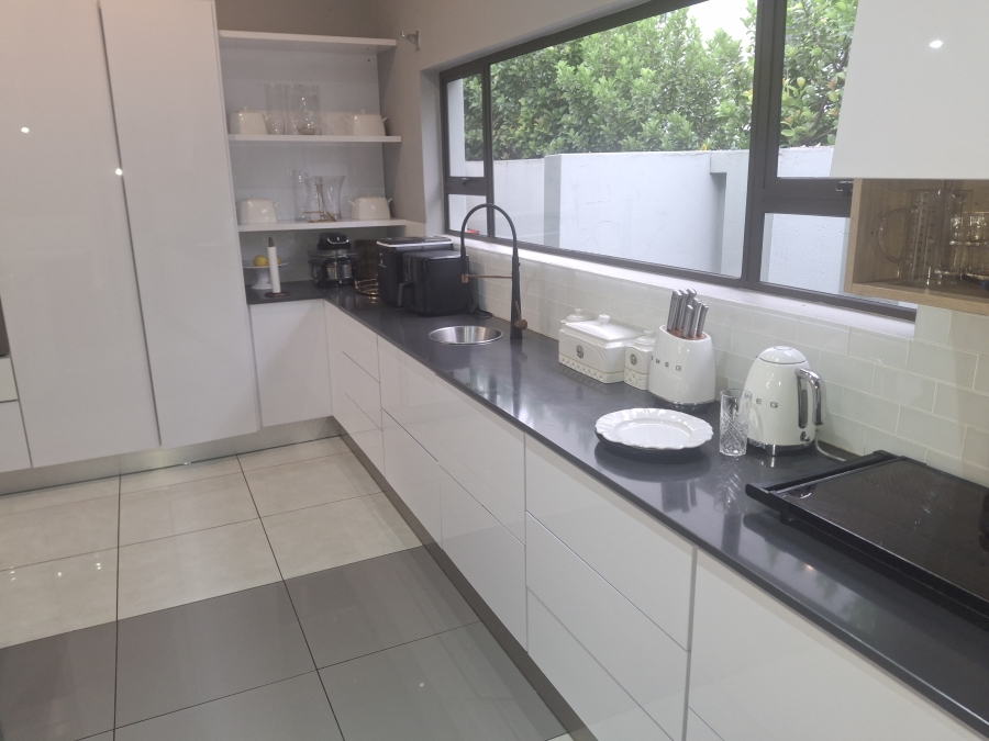 4 Bedroom Property for Sale in Aquavista Mountain Estate Gauteng