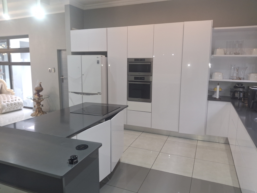 4 Bedroom Property for Sale in Aquavista Mountain Estate Gauteng