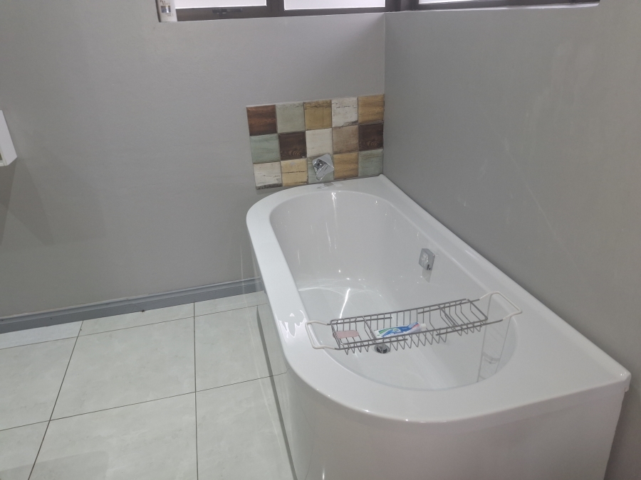 4 Bedroom Property for Sale in Aquavista Mountain Estate Gauteng