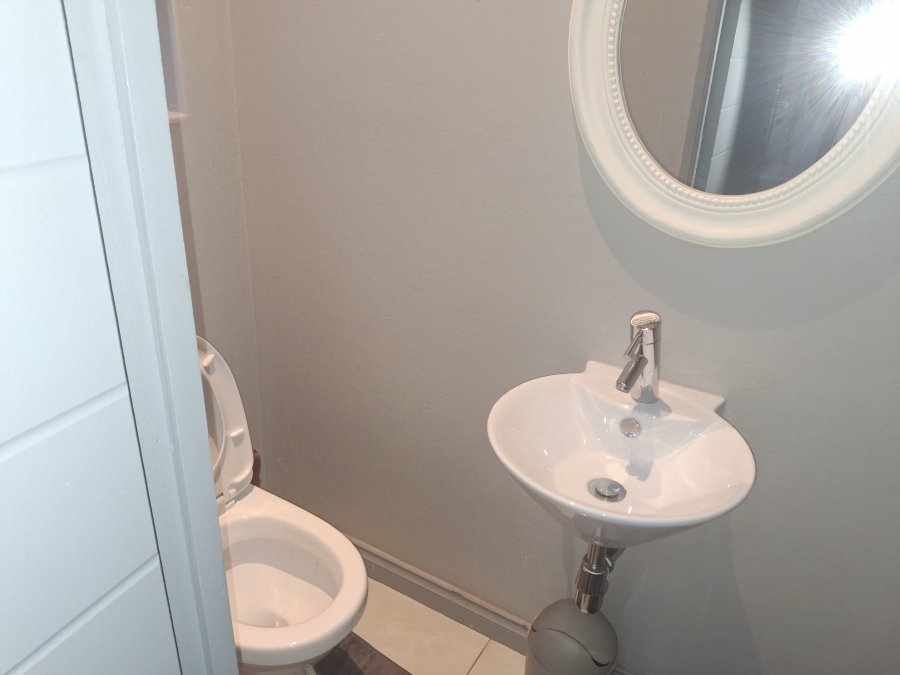 4 Bedroom Property for Sale in Aquavista Mountain Estate Gauteng