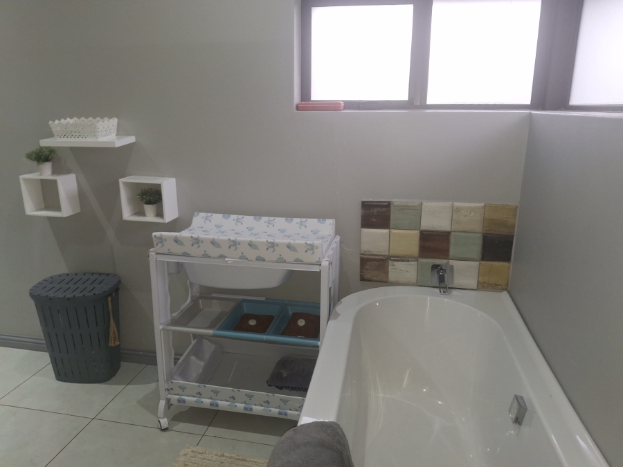 4 Bedroom Property for Sale in Aquavista Mountain Estate Gauteng