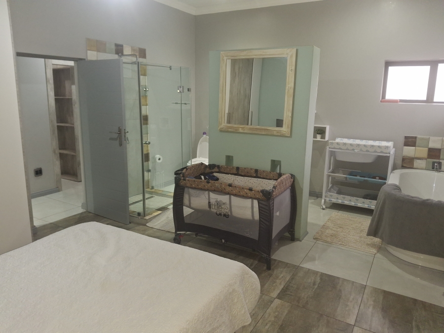 4 Bedroom Property for Sale in Aquavista Mountain Estate Gauteng