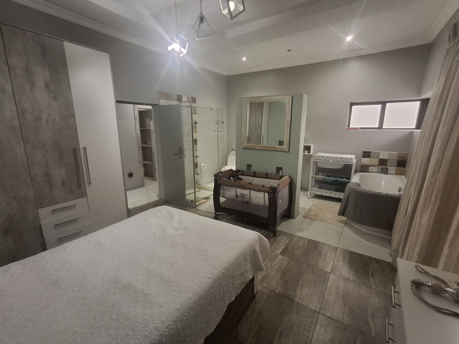 4 Bedroom Property for Sale in Aquavista Mountain Estate Gauteng