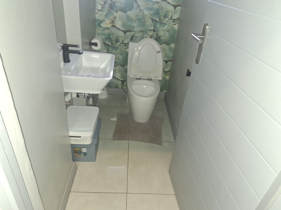 4 Bedroom Property for Sale in Aquavista Mountain Estate Gauteng