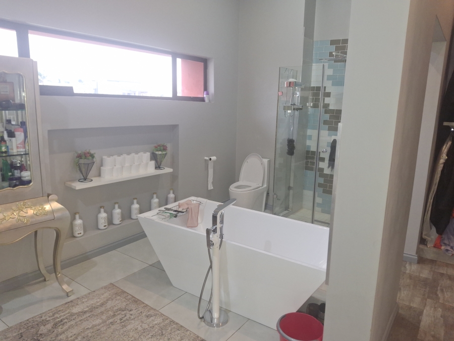 4 Bedroom Property for Sale in Aquavista Mountain Estate Gauteng