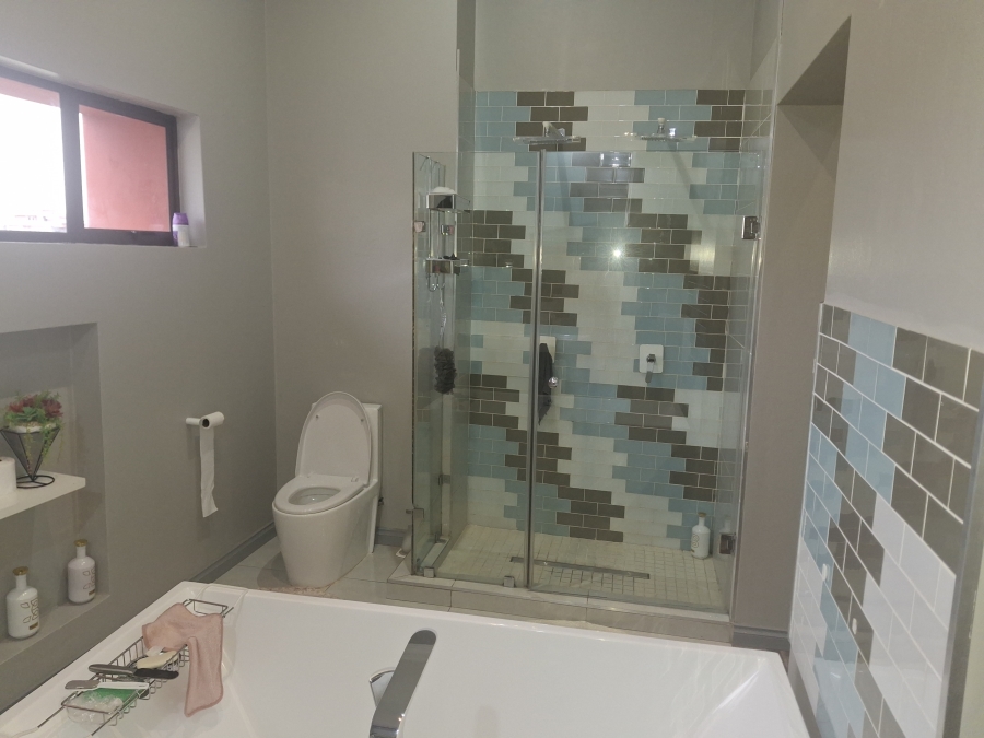 4 Bedroom Property for Sale in Aquavista Mountain Estate Gauteng