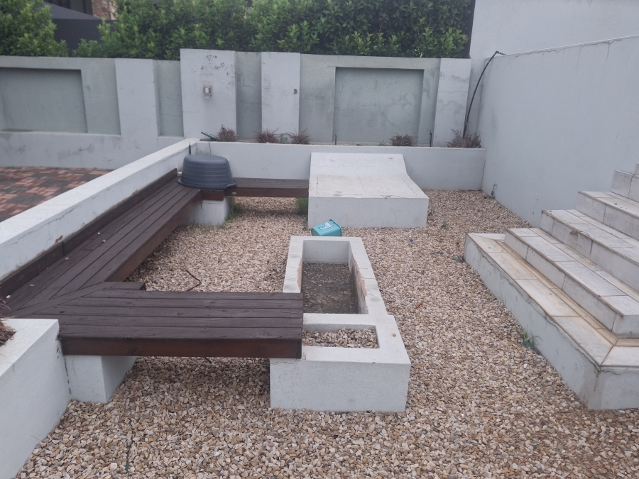 4 Bedroom Property for Sale in Aquavista Mountain Estate Gauteng