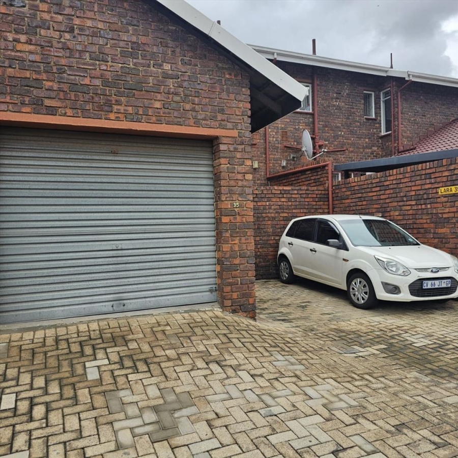 2 Bedroom Property for Sale in Birchleigh Gauteng