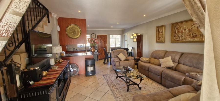 To Let 2 Bedroom Property for Rent in La Montagne Gauteng