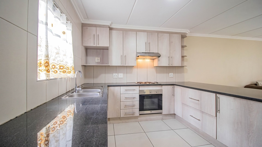 To Let 2 Bedroom Property for Rent in Liefde en Vrede Gauteng