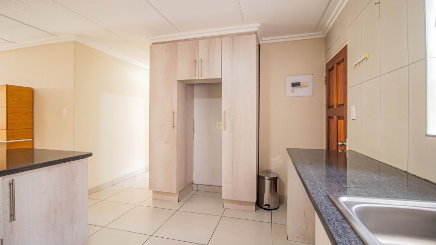 To Let 2 Bedroom Property for Rent in Liefde en Vrede Gauteng