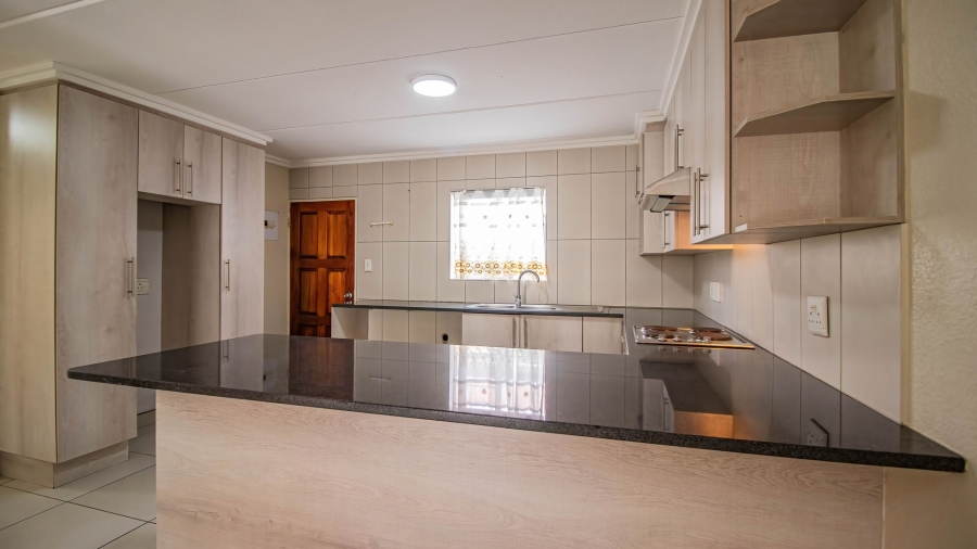 To Let 2 Bedroom Property for Rent in Liefde en Vrede Gauteng