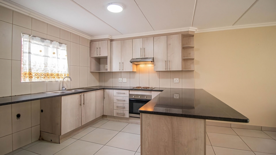 To Let 2 Bedroom Property for Rent in Liefde en Vrede Gauteng