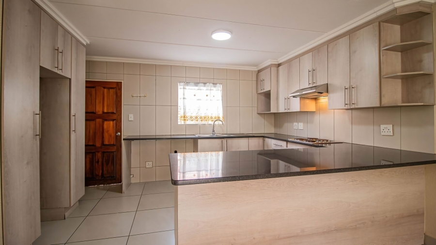 To Let 2 Bedroom Property for Rent in Liefde en Vrede Gauteng