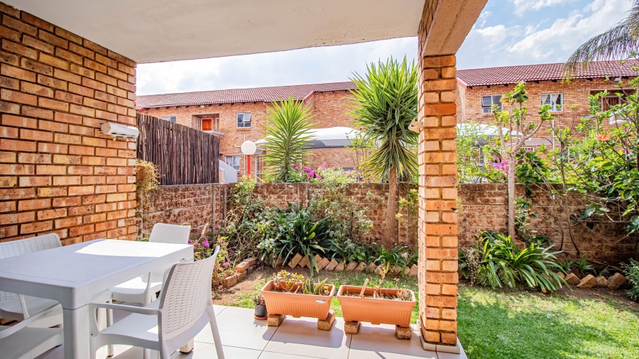 To Let 2 Bedroom Property for Rent in Liefde en Vrede Gauteng