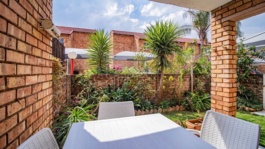 To Let 2 Bedroom Property for Rent in Liefde en Vrede Gauteng