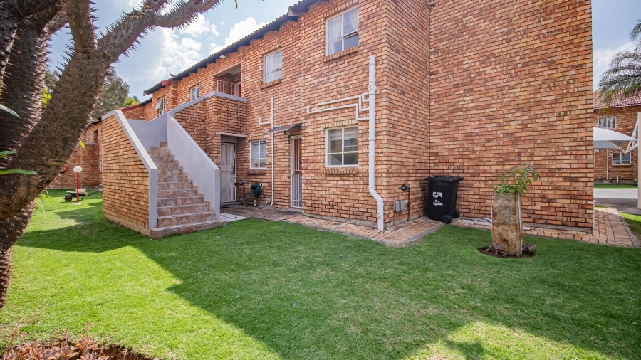 To Let 2 Bedroom Property for Rent in Liefde en Vrede Gauteng