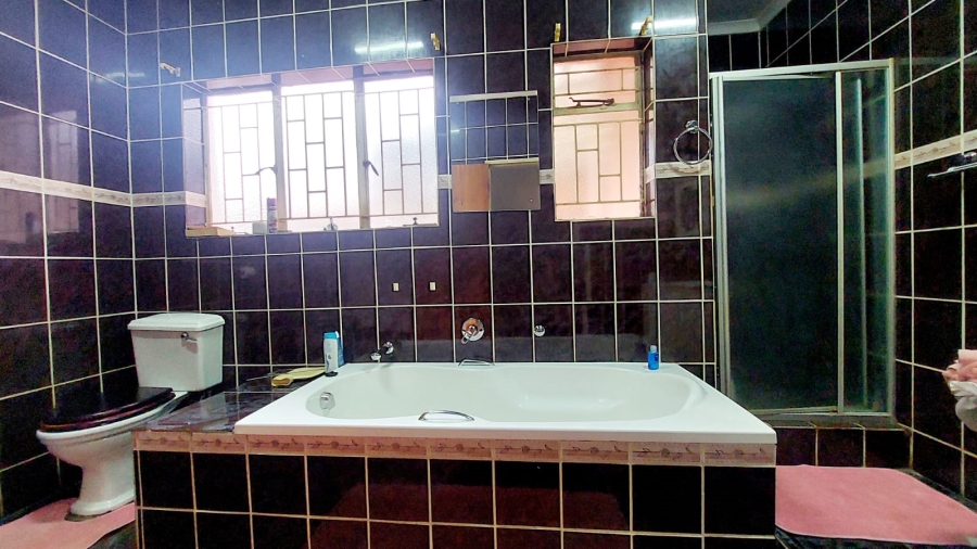 3 Bedroom Property for Sale in Helikonpark Gauteng