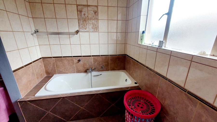 3 Bedroom Property for Sale in Helikonpark Gauteng