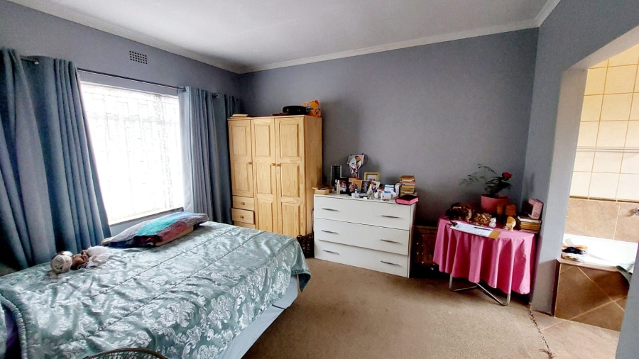 3 Bedroom Property for Sale in Helikonpark Gauteng