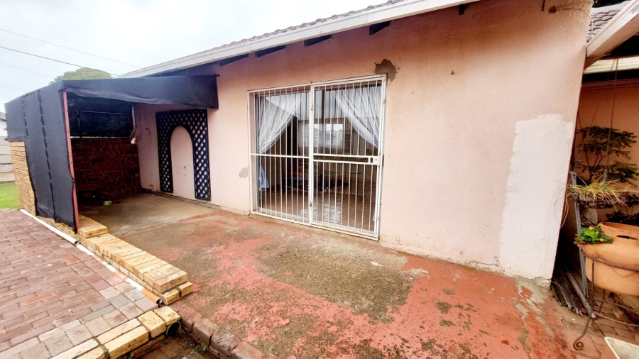 3 Bedroom Property for Sale in Helikonpark Gauteng