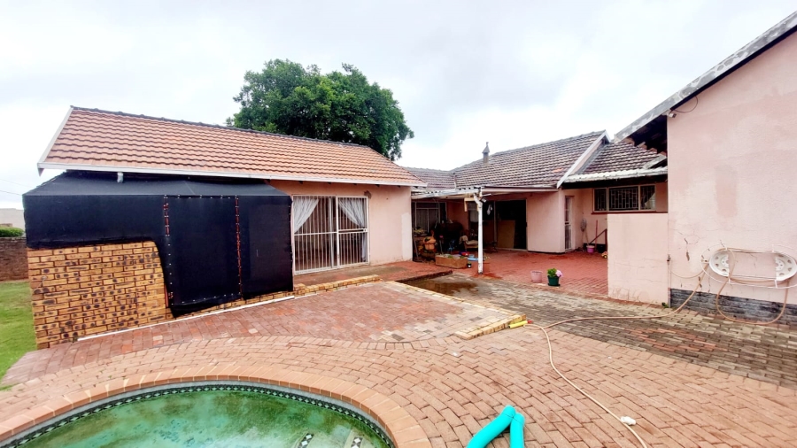 3 Bedroom Property for Sale in Helikonpark Gauteng