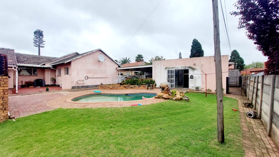 3 Bedroom Property for Sale in Helikonpark Gauteng