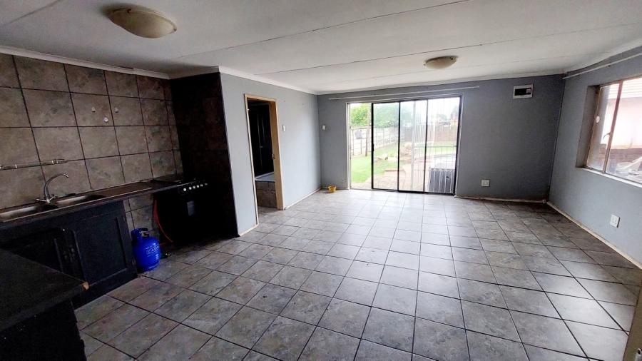 3 Bedroom Property for Sale in Helikonpark Gauteng