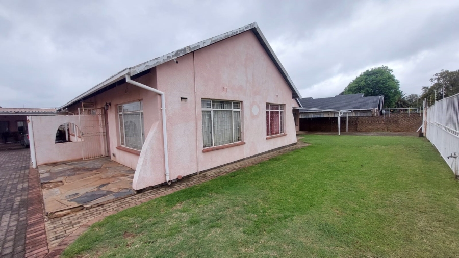3 Bedroom Property for Sale in Helikonpark Gauteng