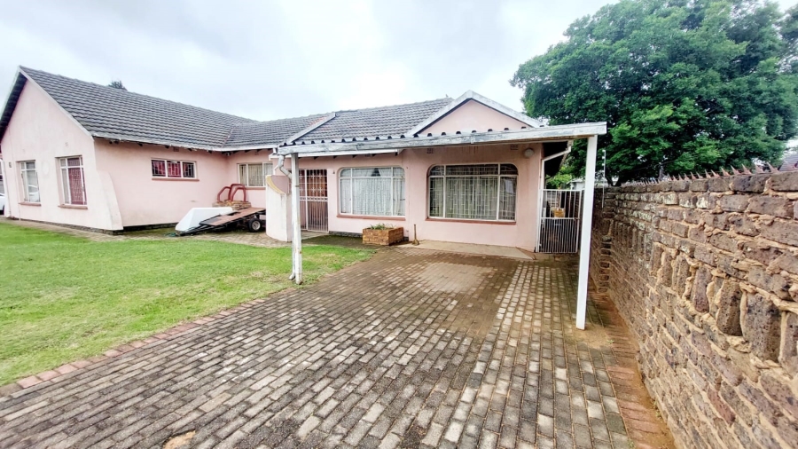 3 Bedroom Property for Sale in Helikonpark Gauteng
