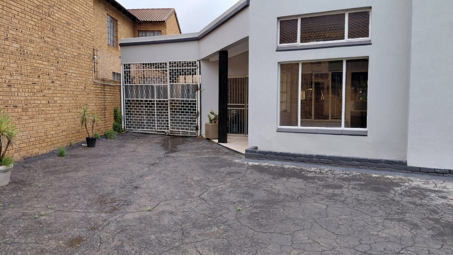3 Bedroom Property for Sale in Greenhills Gauteng