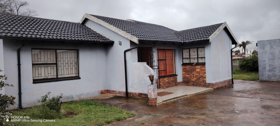 2 Bedroom Property for Sale in Toekomsrus Gauteng