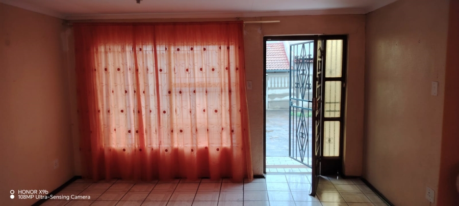 2 Bedroom Property for Sale in Toekomsrus Gauteng