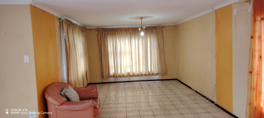 2 Bedroom Property for Sale in Toekomsrus Gauteng
