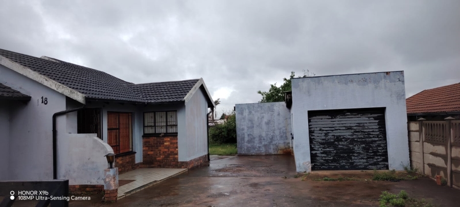 2 Bedroom Property for Sale in Toekomsrus Gauteng
