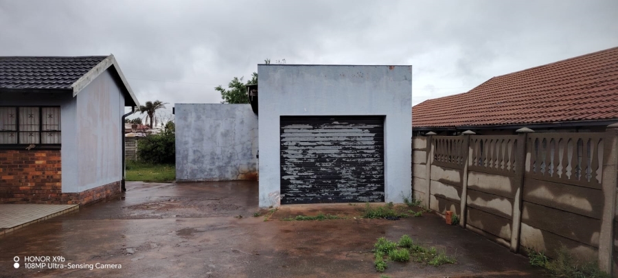 2 Bedroom Property for Sale in Toekomsrus Gauteng