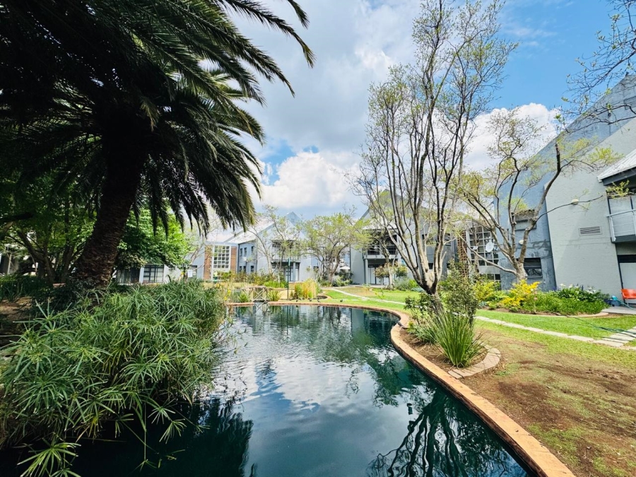To Let Commercial Property for Rent in Vorna Valley Gauteng