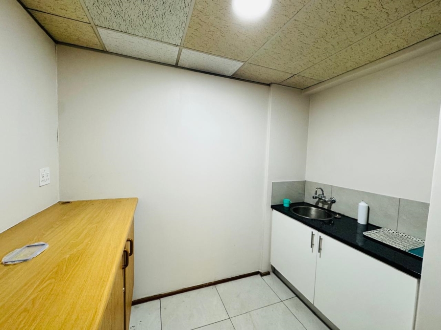 To Let Commercial Property for Rent in Vorna Valley Gauteng