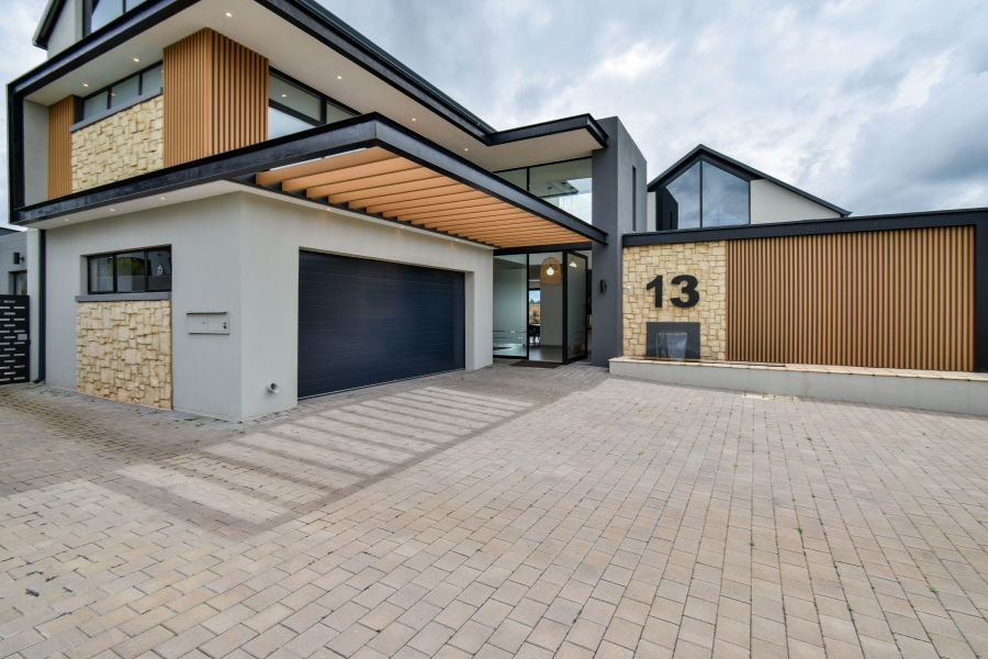 5 Bedroom Property for Sale in Midstream Heights Gauteng