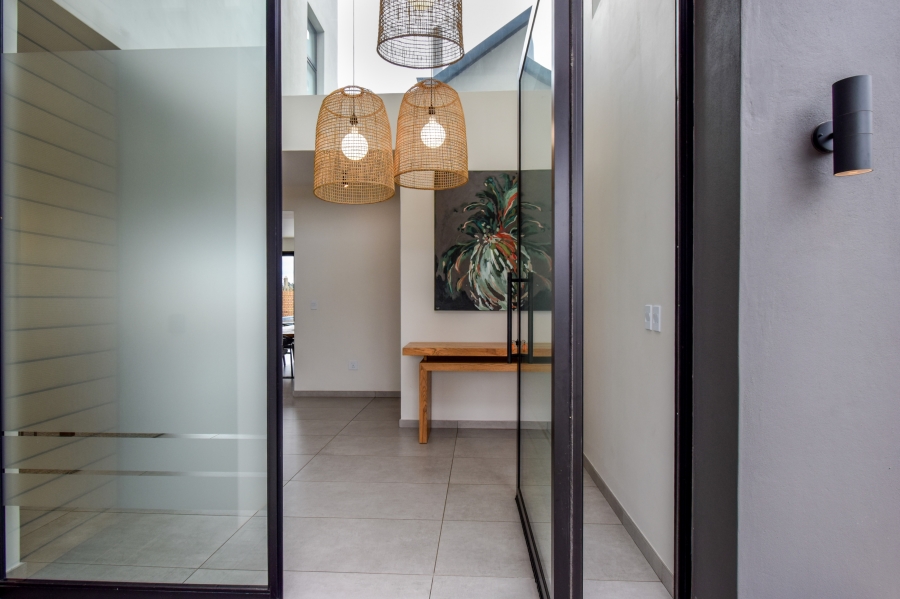 5 Bedroom Property for Sale in Midstream Heights Gauteng