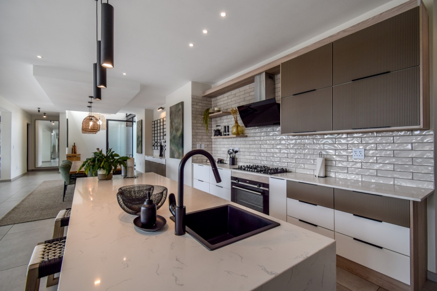 5 Bedroom Property for Sale in Midstream Heights Gauteng