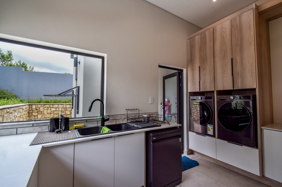 5 Bedroom Property for Sale in Midstream Heights Gauteng