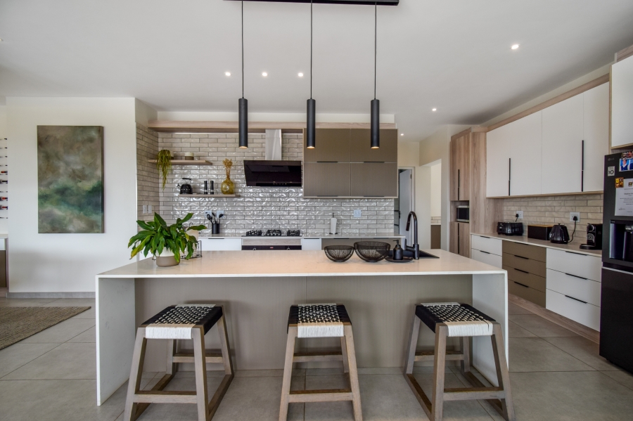 5 Bedroom Property for Sale in Midstream Heights Gauteng