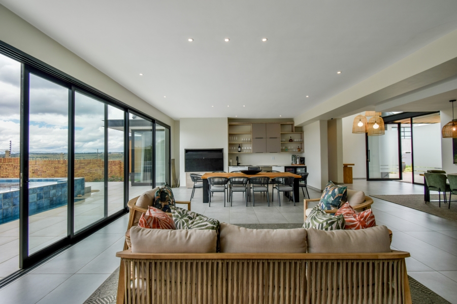 5 Bedroom Property for Sale in Midstream Heights Gauteng