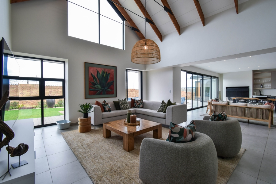 5 Bedroom Property for Sale in Midstream Heights Gauteng