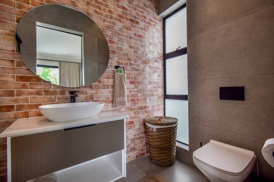 5 Bedroom Property for Sale in Midstream Heights Gauteng