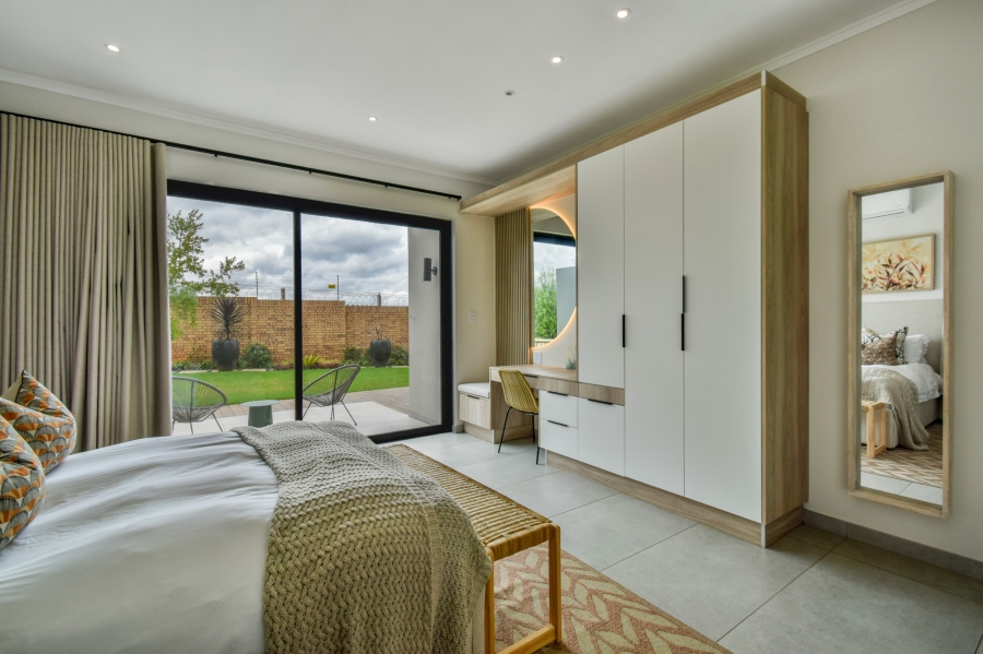 5 Bedroom Property for Sale in Midstream Heights Gauteng
